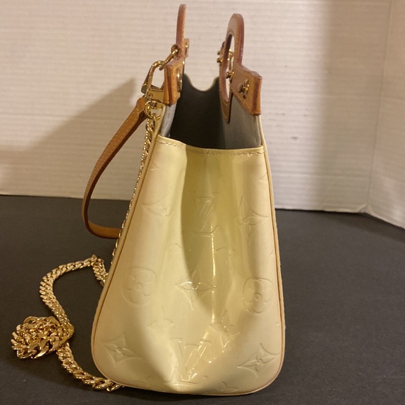 Authentic Louis Vuitton monogram Vernis Roxbury Drive cream handbag. - Picture 16 of 16